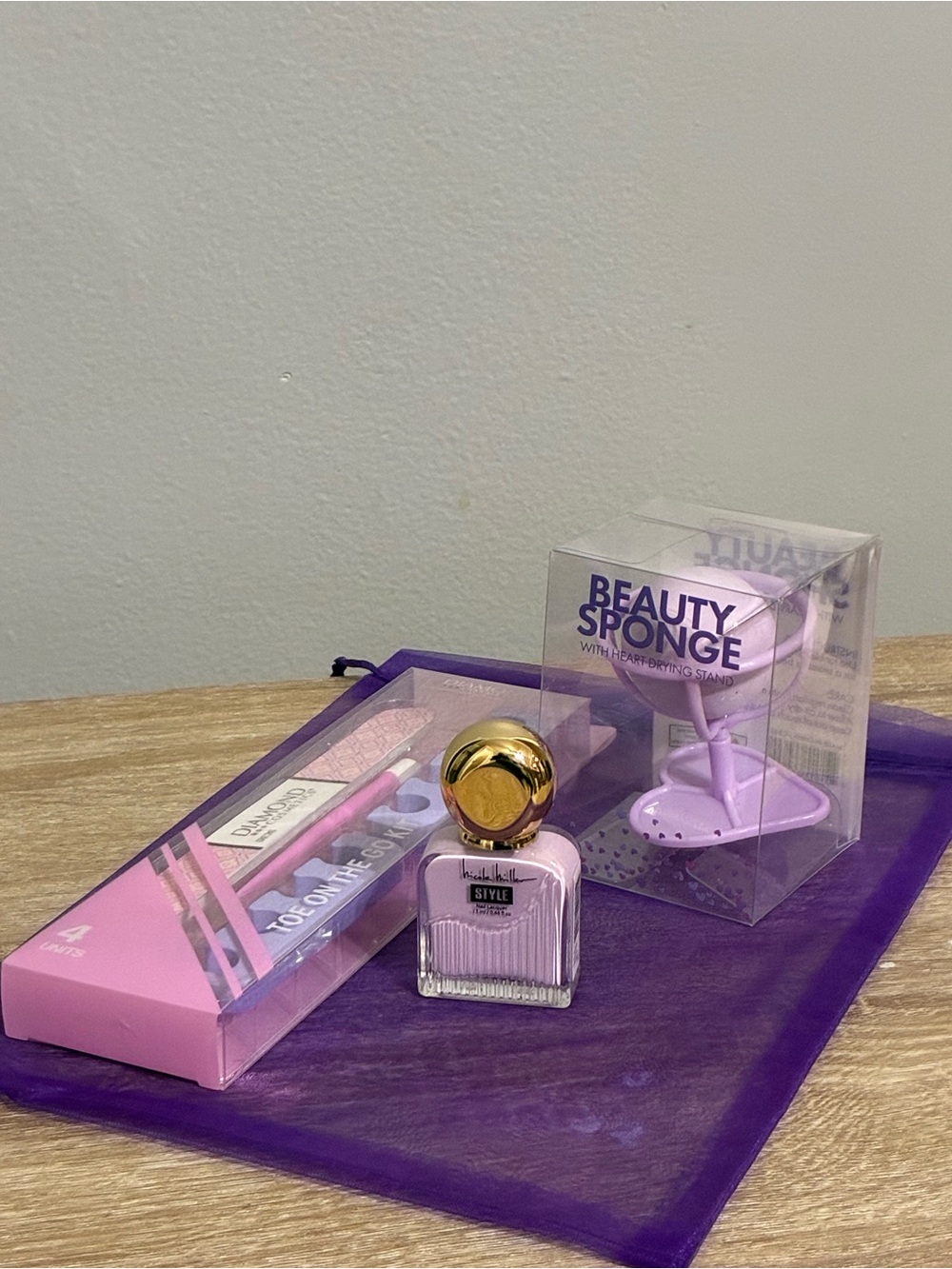 Nichole Miller- and Beauty Sponge Set with Heart Stand and Toe on the go Kit-